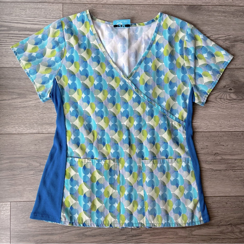 Gem Scrubs Women’s 2-Pocket V-Neck Scrub Top